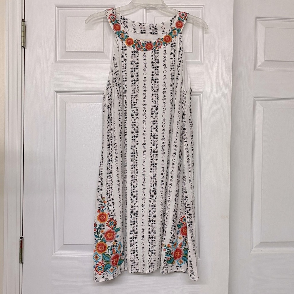 Savanna Jane Multi Color Floral Embroidery White Black Flowy Dress Sz L NWT